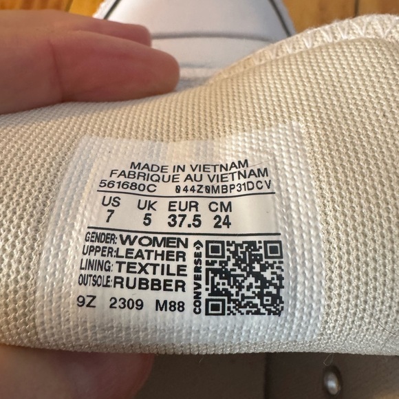 Leather Converse platform low tops. - Picture 4 of 4